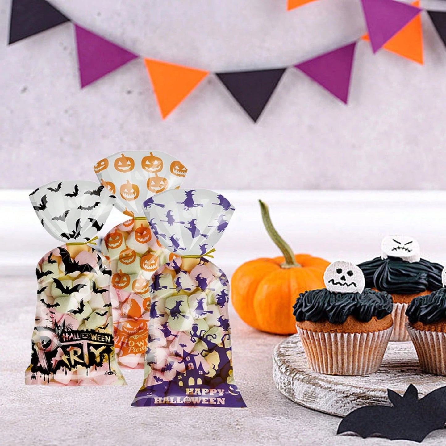 200 Pcs Halloween Gift Wrapping Bags With Twist Ties 5.1 X 10.8 Inch Cellophane Witch Bat Printing Flat Bag OPP Halloween Pumpkin Treat Packaging Bags For Party Favors Halloween Decoration